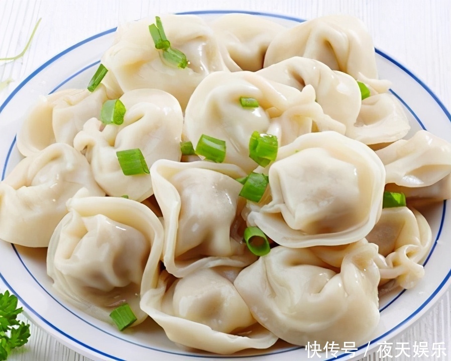 青菜的另类吃法,好吃入味,美味可口,做法简单,我一次吃好多呢