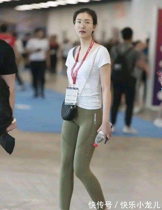 装扮 别致时髦的打底裤装扮美得别致有气质,彰显女人的气质,唯美时尚