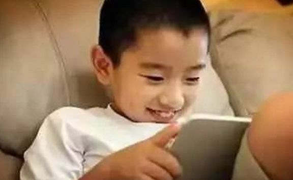 孩子|如果你的孩子正在偷偷做这件事，请一定要阻止他，否则追悔莫及