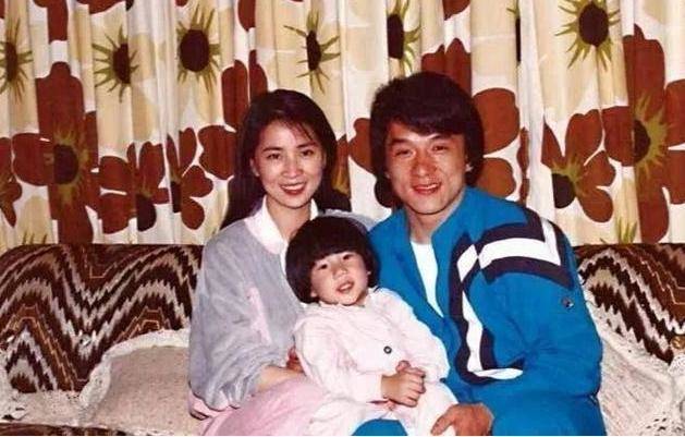 她是成龙背后的女人,忍了很多年后一次