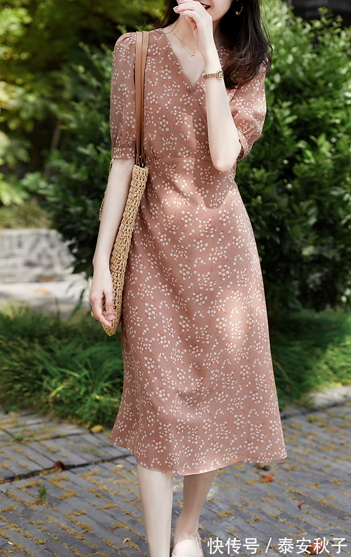 穿搭|“茶歇裙+凉鞋”:才是今夏最时髦cp !