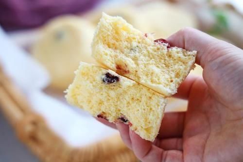 蒸鸡蛋糕|4个鸡蛋加半碗面粉，简单蒸一蒸，好吃不上火，比蛋糕还美味