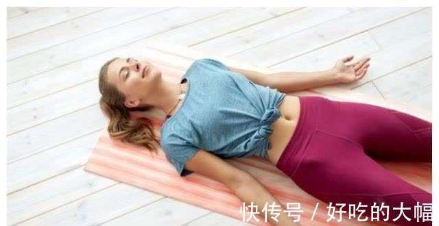 学员|瑜伽最简单也最难的体式你知道吗?一定要有这三点的参与才练对了