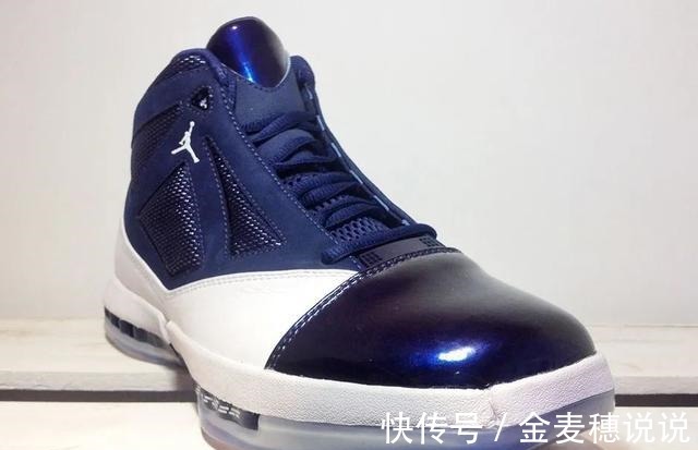 aj16 它可能是AJ正代里,最有「个性」的球鞋!