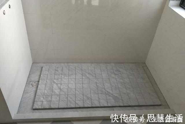 地漏|卫生间地面不要做斜坡了,装这种排水快又防滑,不得不感叹聪明
