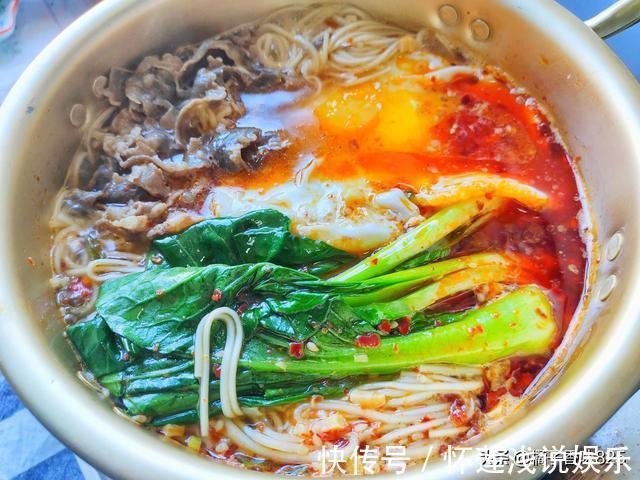 调制|适合冬季吃的面条,有肉有菜还有蛋,一碗下肚从头暖到脚,真舒服