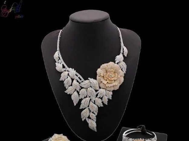 在你身边 4套饰品,哪一套最高贵测最近有人在暗恋着你吗