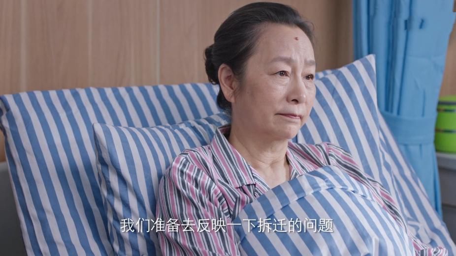 《突围》中的两条“臭虫”陆建设和皮丹，为何一个获赞一个被批？