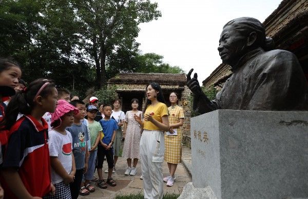 徐颖|大学生担当“红色解说员”