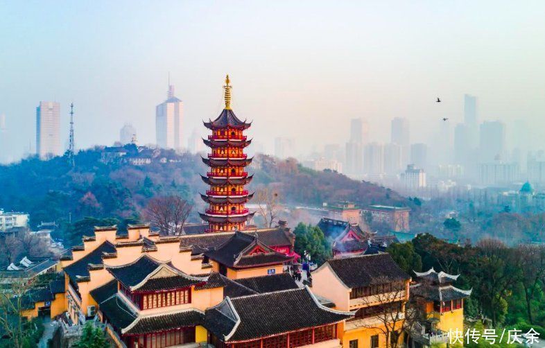 千里莺啼绿#杜牧很经典的一首诗,从开篇美到结尾,值得一读