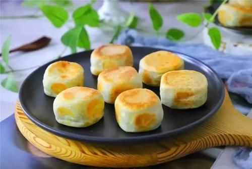 美食优选：不用烤箱，一口平底锅就能做的网红小吃，松软细腻，做法超简单