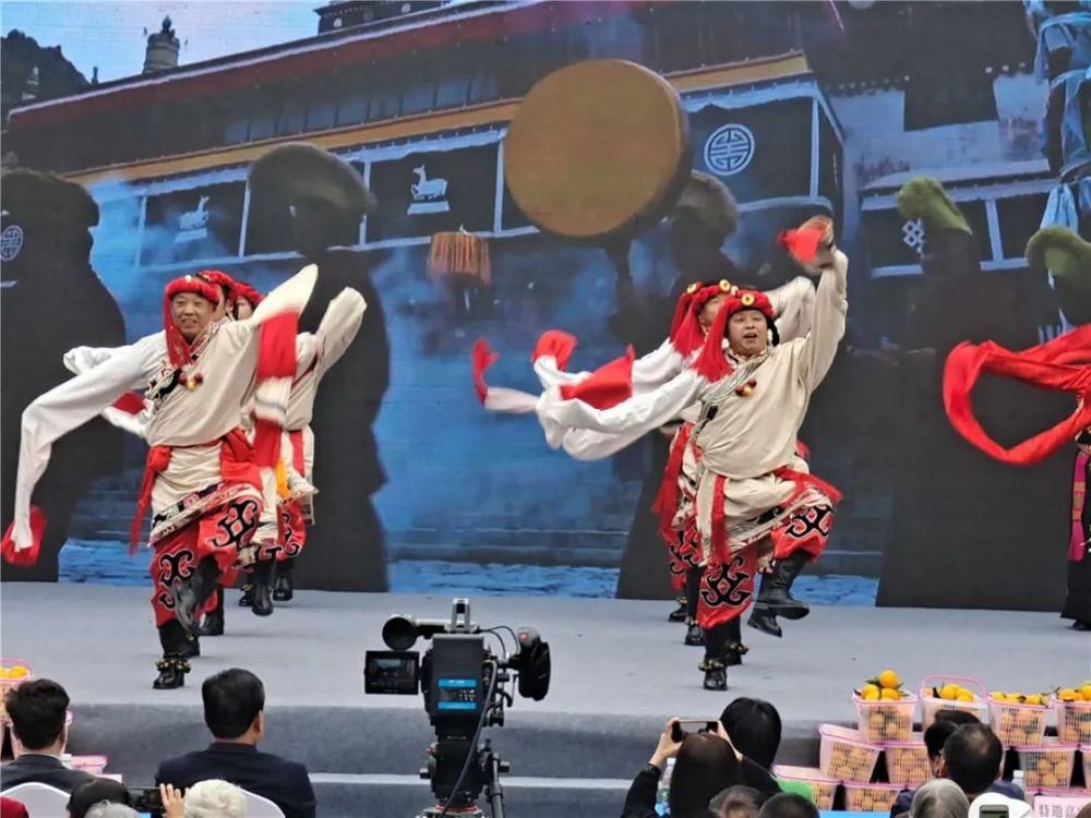 生活|热闹！汉中这里今天举办重阳演唱会