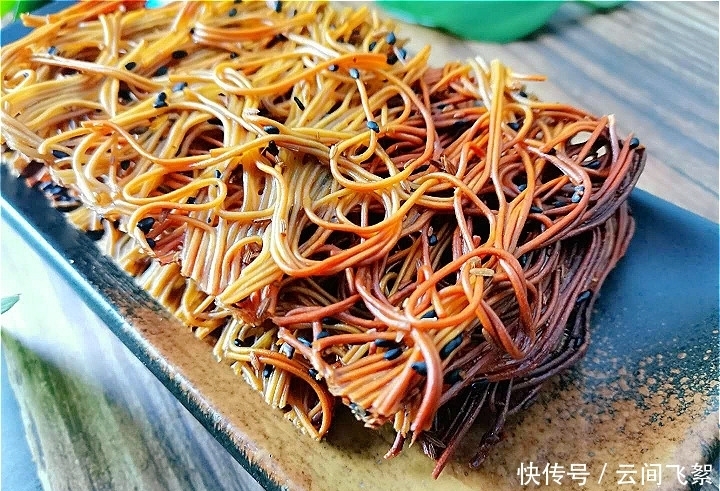 面条|吃了30年面条,此做法还是头回见!网友:跟小时候吃的一个味儿