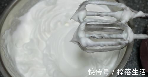 不用烤箱就可制作好吃的早餐蛋糕,简单轻松,直接告别喝粥式早餐