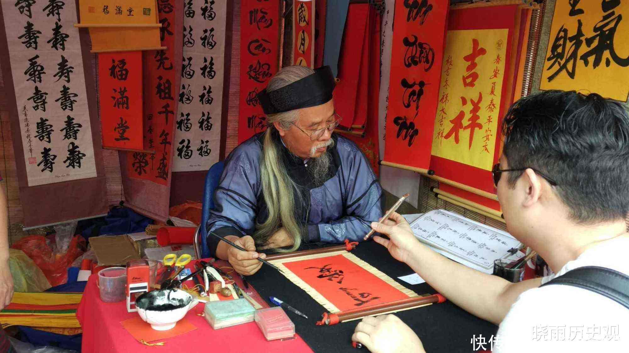 胡志明当上主席后立马废除汉字,普及这么多年,有一个字仍在使用