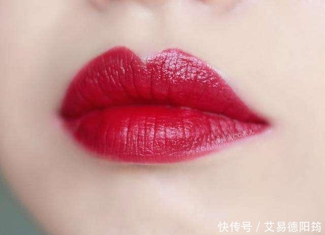 涂口红前需要先涂润唇膏吗？多数人都搞错了，难怪唇色悄悄变深了