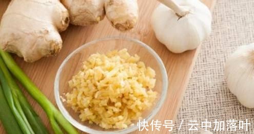 陕西正宗油泼面的做法，掌握这几点，做出来就特别好吃！