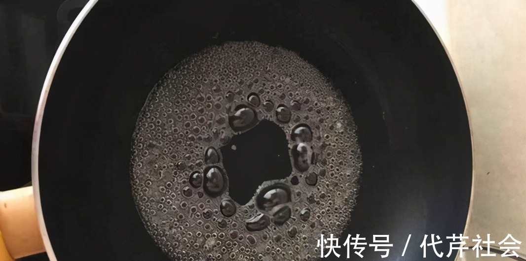 年薪38万大厨做“酸辣土豆丝”，操作手法超牛，放醋顺序是关键