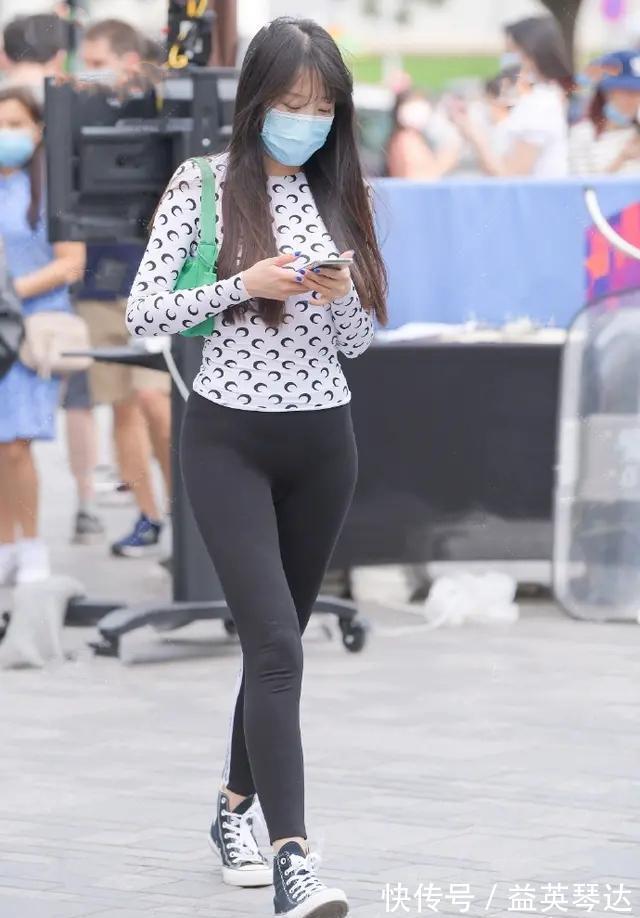 健身房 健身房出来的“健美裤”,被女孩们穿上了街头,时髦又好看