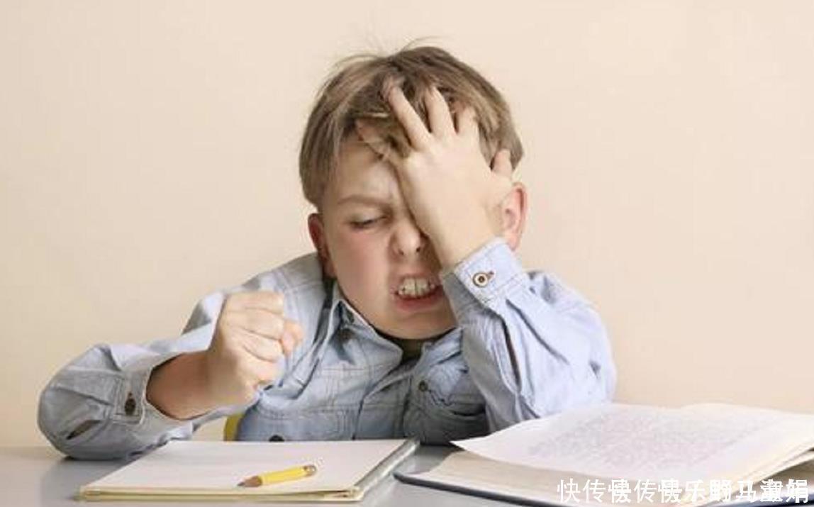 孩子|“我孩子都没睡，你睡什么？”，爸爸深夜责问老师，家长群炸了锅