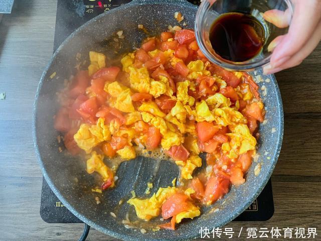 翻炒均匀|《中餐厅》林大厨的番茄炒蛋上热搜,是该先放番茄,还是先放蛋