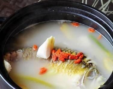饭店的鲫鱼汤为啥好喝原来多做了这几步,怪不得汤白肉鲜又好喝