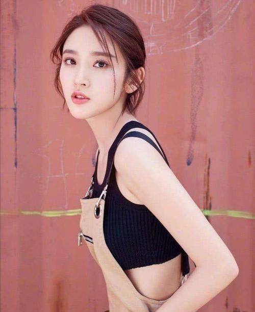 留齐刘海|50岁女人别再留齐刘海了,今年流行5种“发型”,显脸小还不挑人