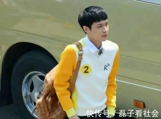 导演|张艺兴首次上《奔跑吧》，跑男团集体做了这件事，导演急了：把衣服穿上