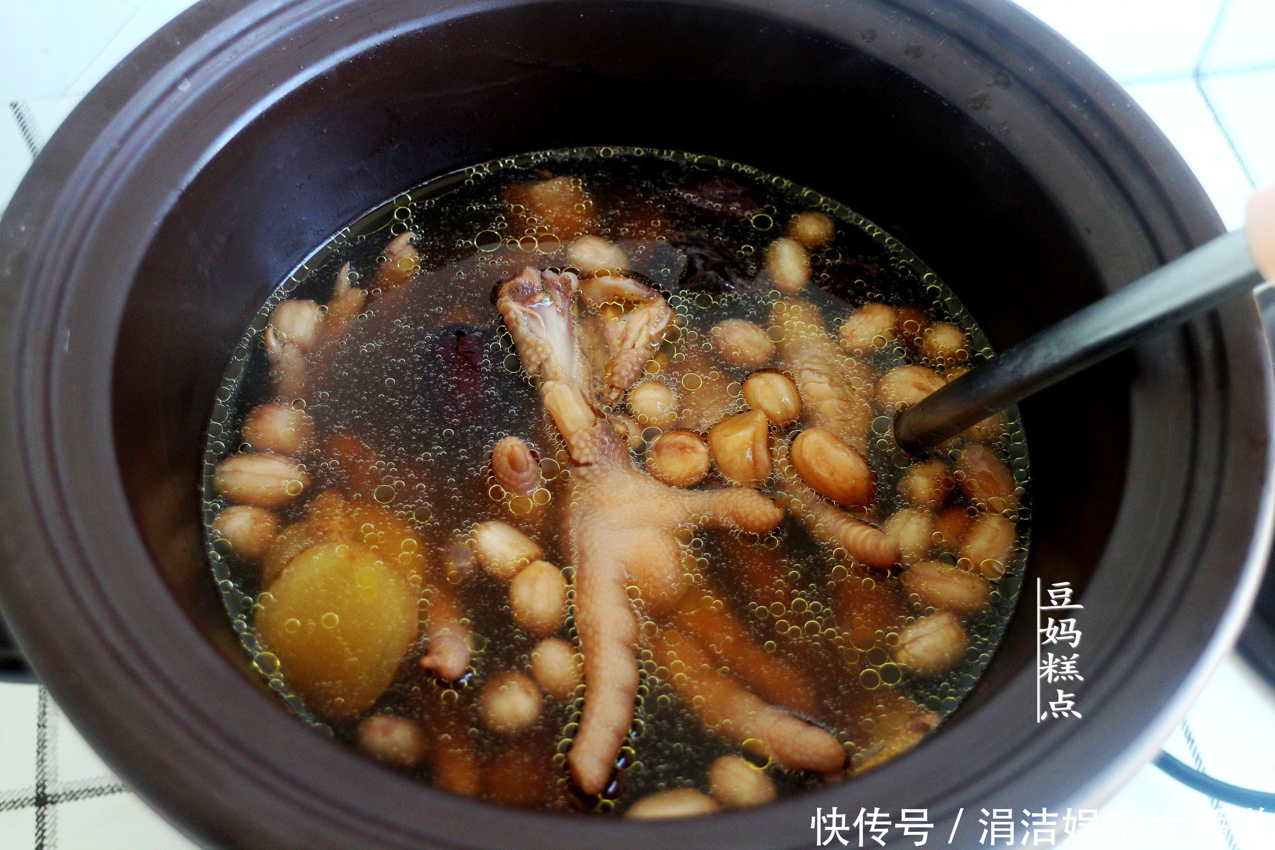 喜欢|秋天,教你做鸡爪花生汤,一锅不到20块,老少都喜欢