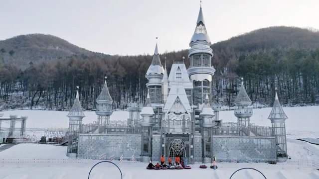 当雪山漂流和雪地温泉在一起，爽~