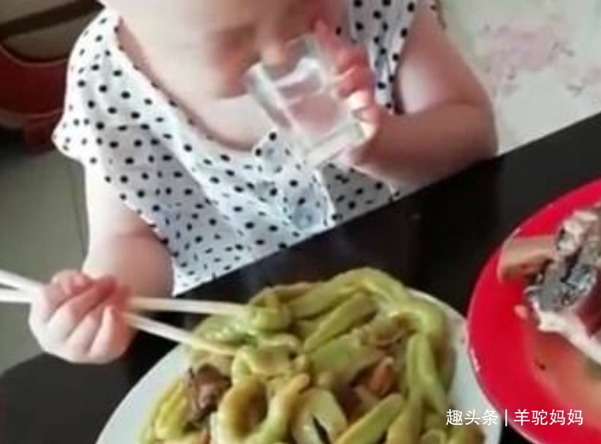 蔬菜|父母别再买“甲醛菜”给孩子吃,高温水都洗不净,对孩子健康有害