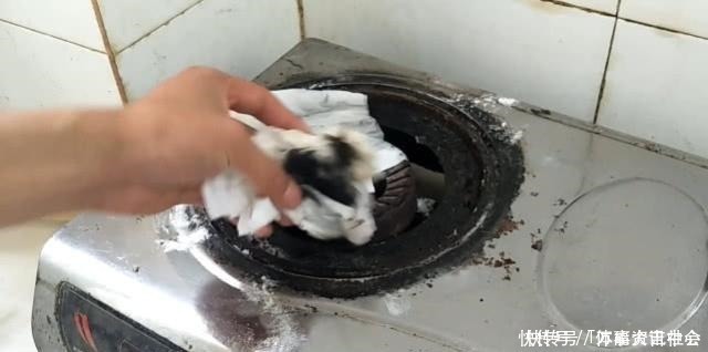 油污|抓紧在燃气灶上倒点白醋,10个家庭9个家庭不懂,学会受用一生!