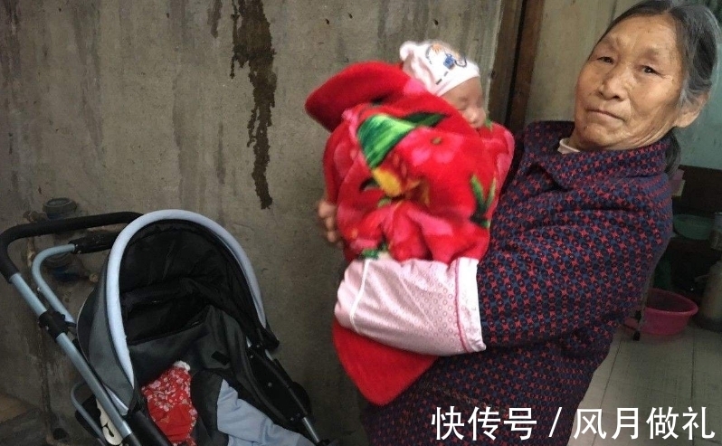 亲生父亲|53岁妈妈突然怀孕,得知孩子亲生父亲后,女儿自责不已,跪下痛哭