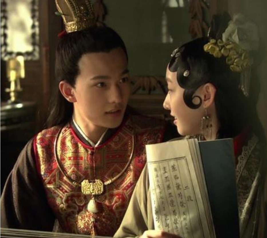 从来不|皇帝龙袍为什么从来不洗?一来穿洗过的没面子,二来洗着不方便