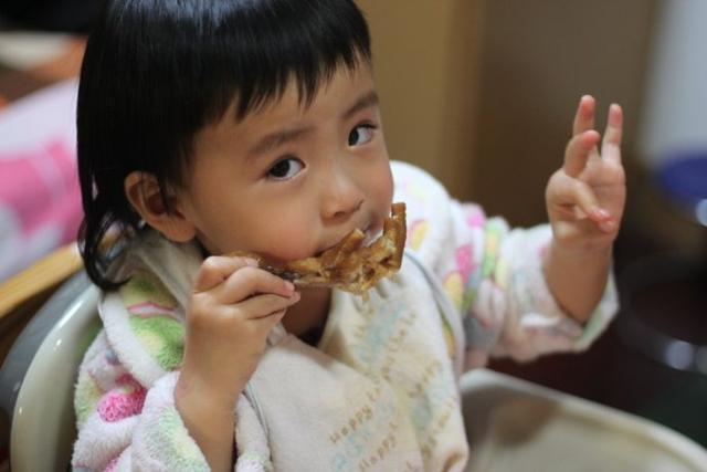 消化|“积食”频频找上孩子儿科医生直言忠告远离3物,多喝1水!