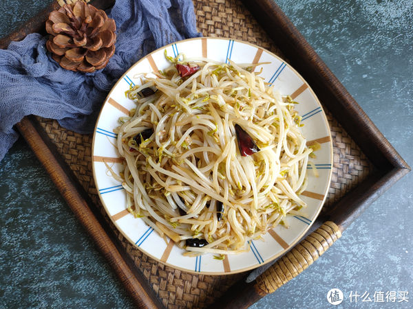 炒豆芽最忌直接下锅,大厨教您一妙招,豆芽不出水、脆爽又入味