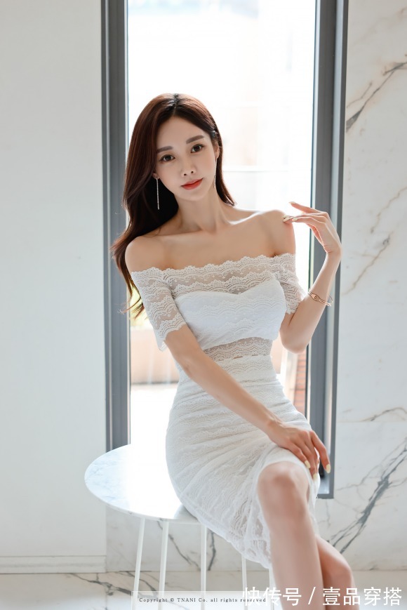 搭配|女神孙允珠高清时尚搭配：天鹅湖帷幔轻纱奶白雕花衣裙