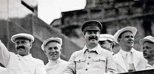 赫鲁晓夫|赫鲁晓夫为何会被政变推翻因为他干了三件事,彻底激怒苏联权贵