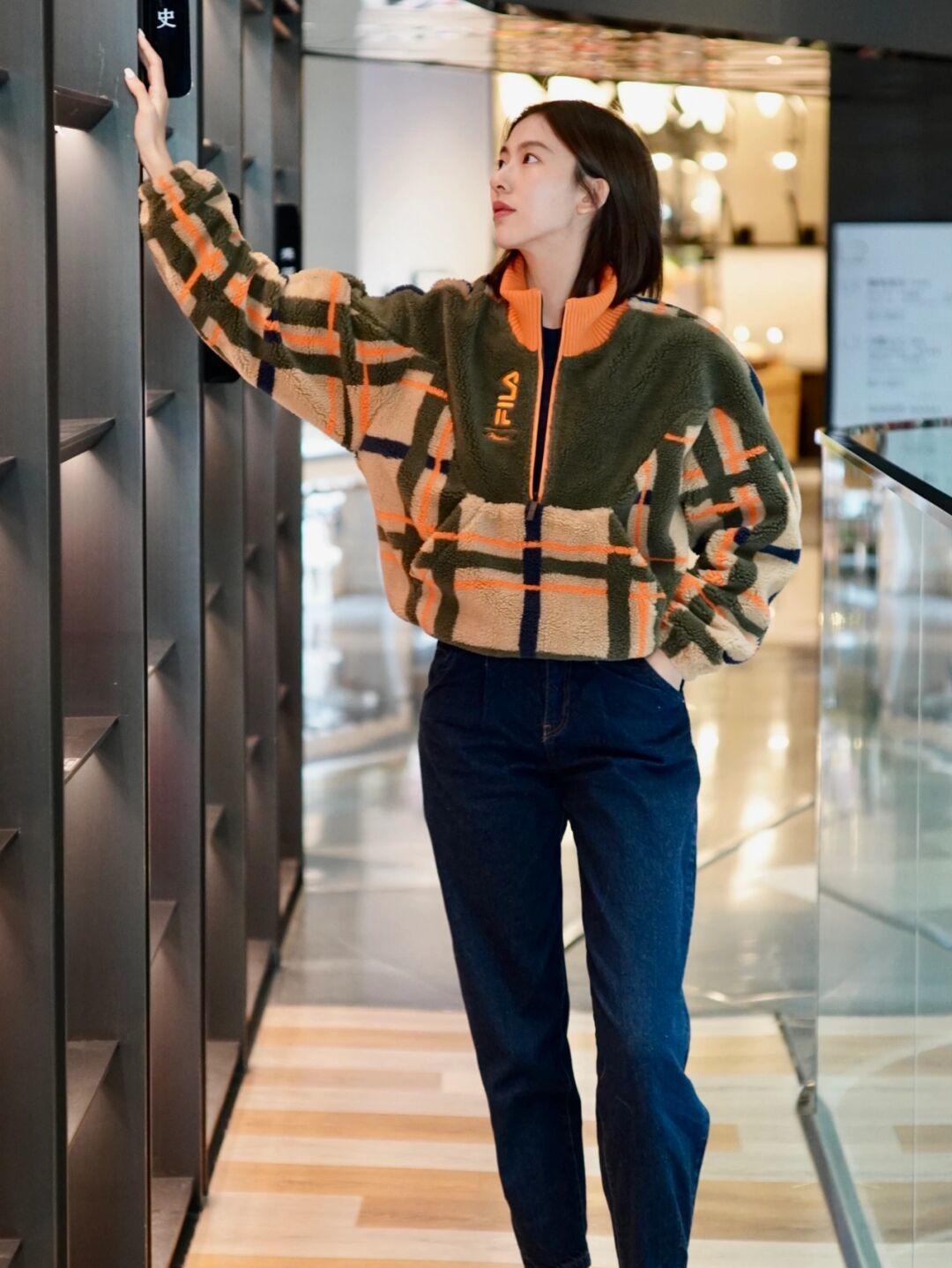 单品 冬季减龄首选当然是“羊羔绒外套”,以下款式实用洋气,赚足回头率