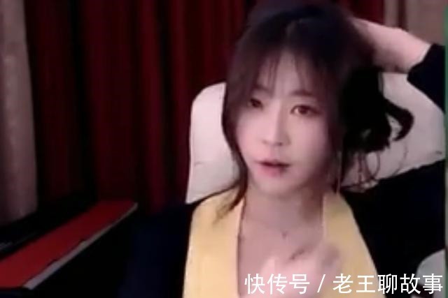 cospl这曲线很“纲手”,不过妹子表情太尬了,纲手Cos不能这么憨
