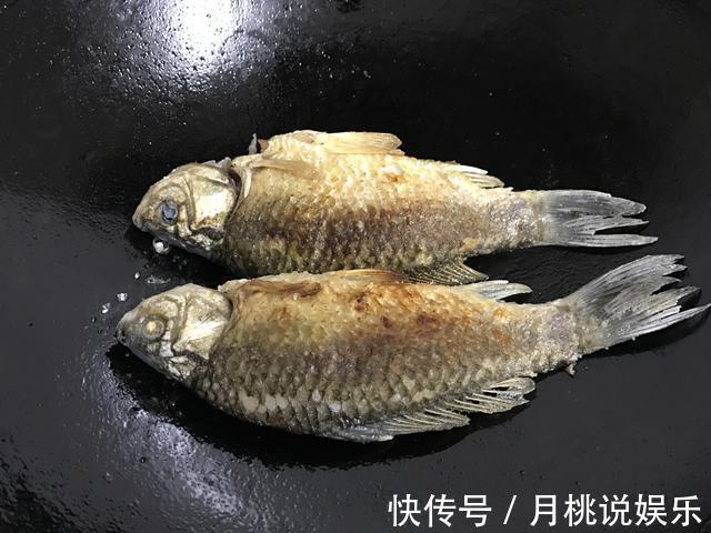 鲫鱼此做法太好吃了,多加一料,鲜嫩不腥,饭店都吃不到