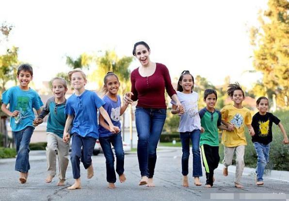 产子|宝妈生娃上瘾,10年里生下14个孩子,如今成为大众口中的“异类”