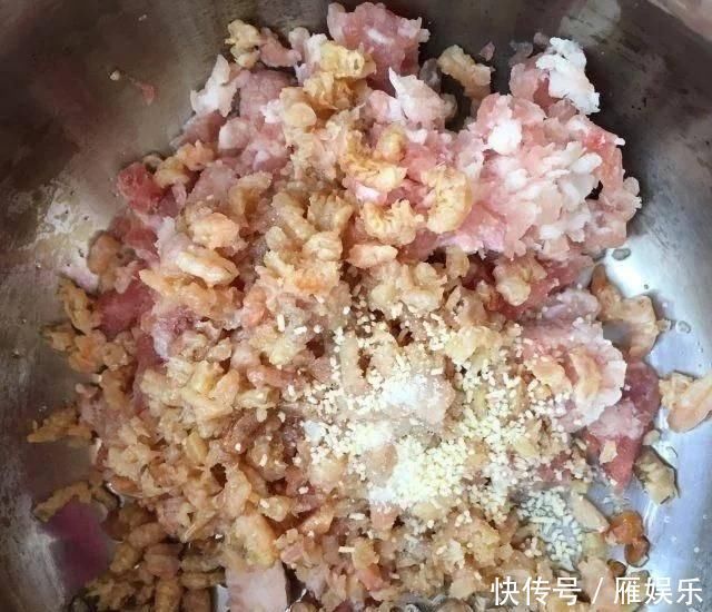 底脆皮软馅香的三鲜水煎包,这么做才好吃