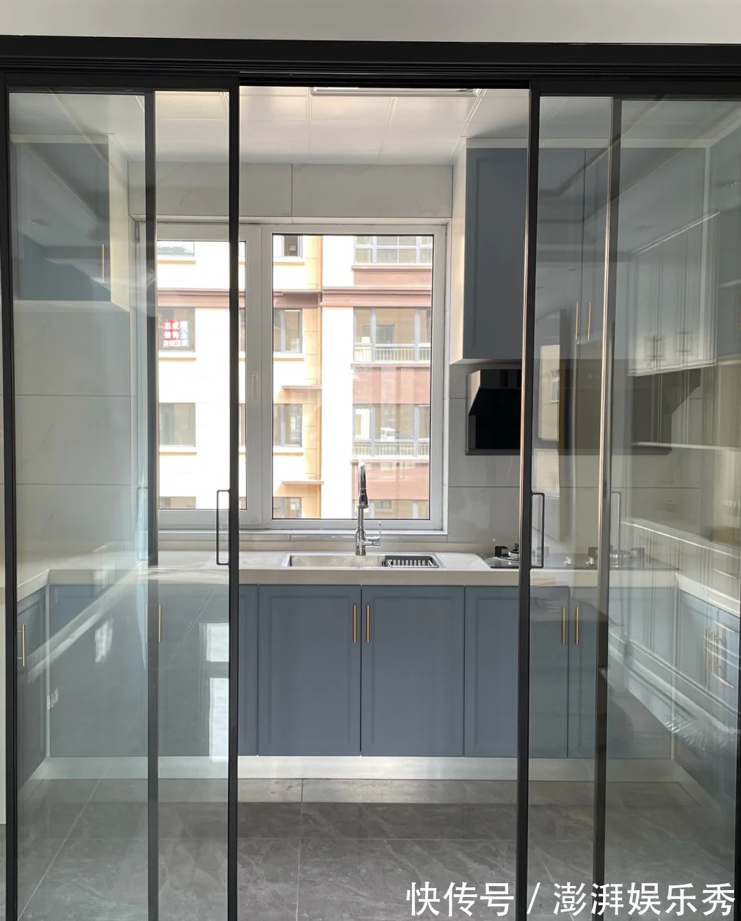 客厅|她家106平米,硬装才花了7万,效果简单又大方,朋友都说赚到了