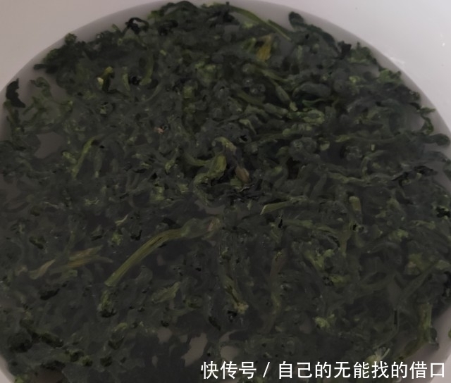 玉米面野菜鸡蛋蒸饺，吹弹可破，吃起来筋道美味