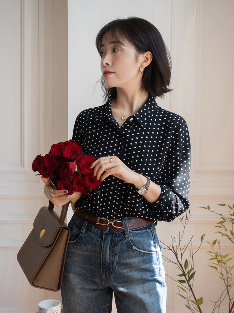 微喇叭|牛仔裤怎么搭配才时髦？搭配西服和衬衫，让你美出新高度，超漂亮