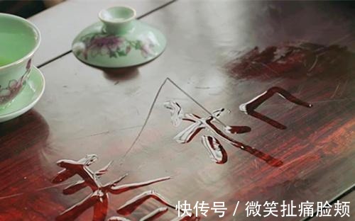两个字|纯妃总是蘸着茶水在桌子上写春和两个字，“春和”到底是什么意思！