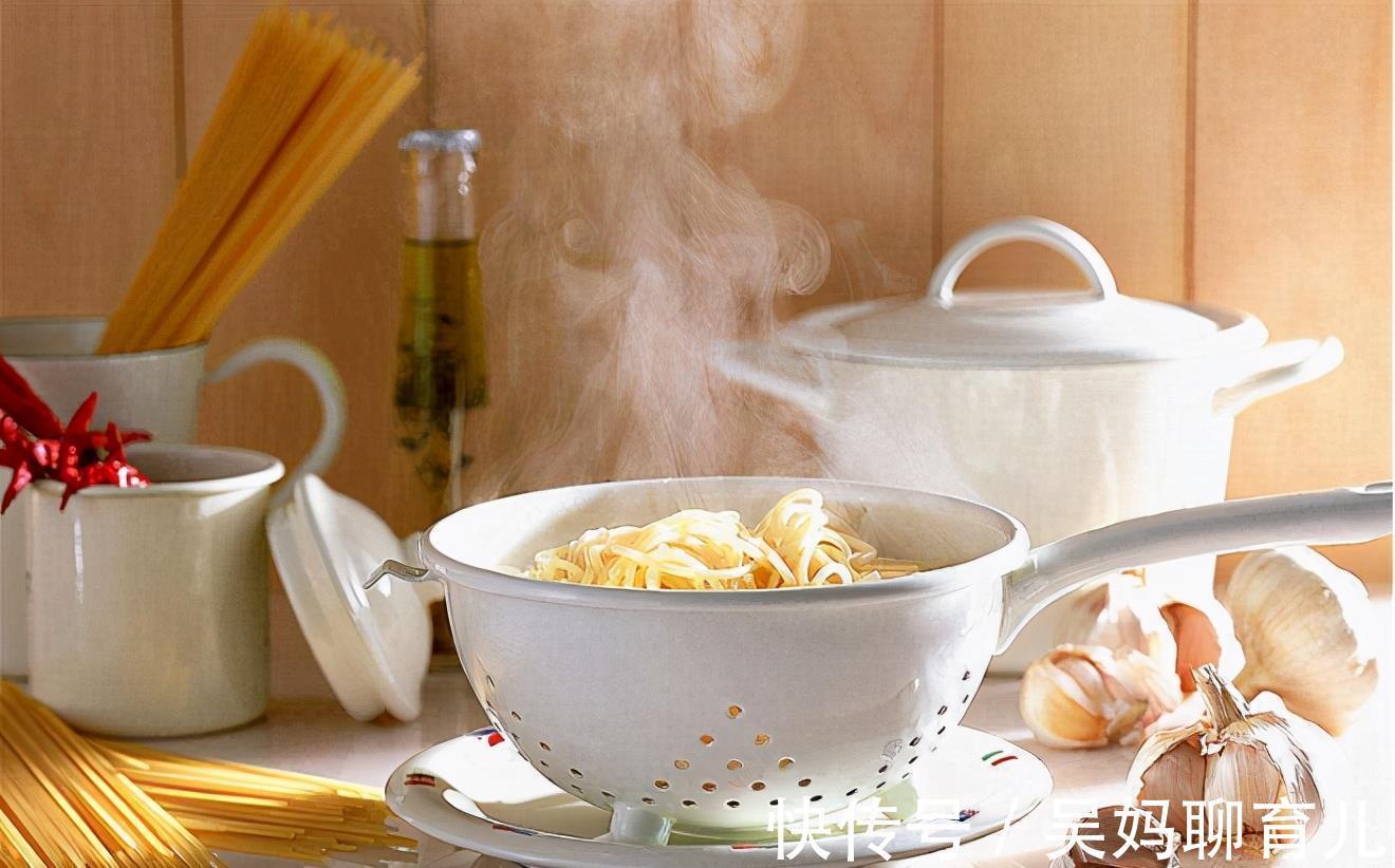 生长激素|宝宝3岁前,做到“不吃两饭,不睡一觉”,孩子健康父母少操心