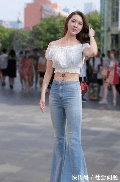 气质 为了彰显贵妇的气质,把“小船”当鞋穿,美女够自信的