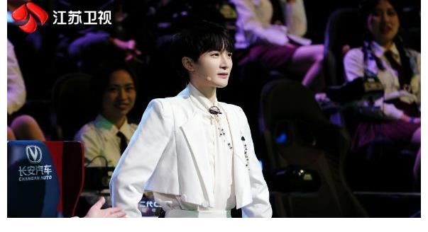 偶像周深參加《2060》錄制現(xiàn)場(chǎng)，粉絲當(dāng)場(chǎng)表白，高情商回應(yīng)引熱議